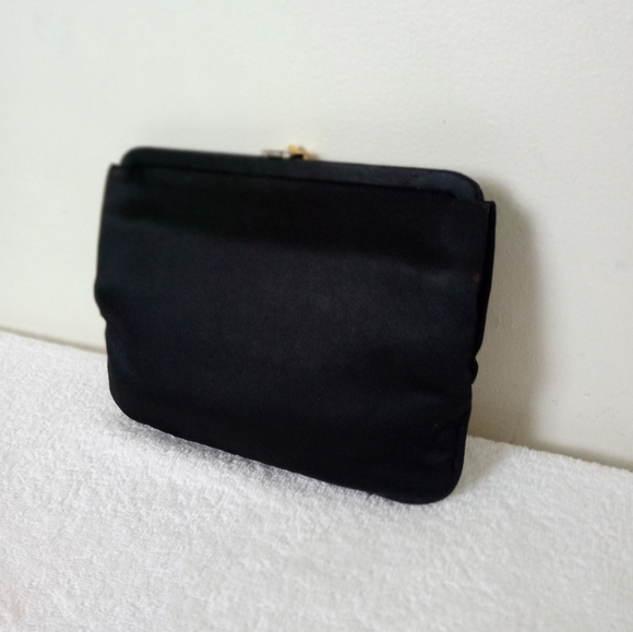 A VINTAGE  Mel-Ton 50's Black Satin & GEMSTONE With Gold Clasp Clutch Handbag - Picture 7 of 10